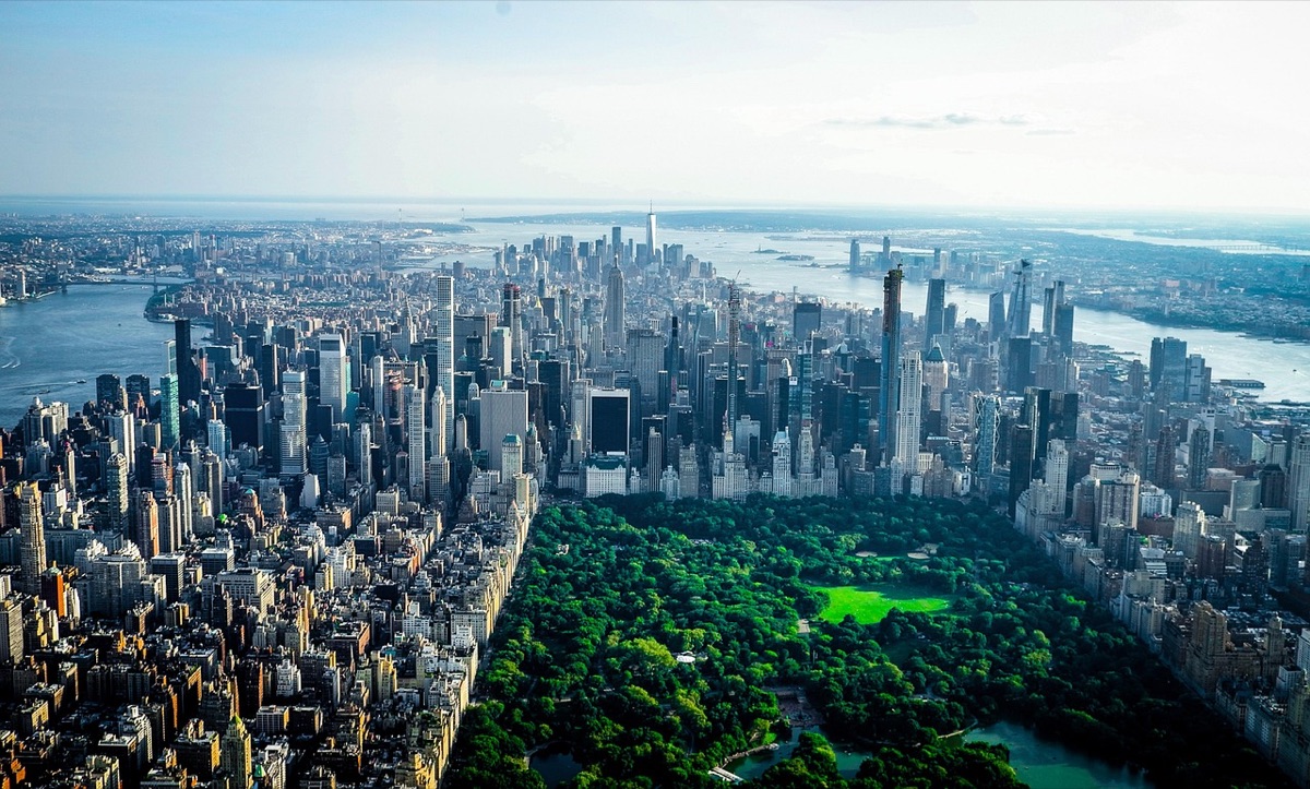 New York skyline with brownstone buildings