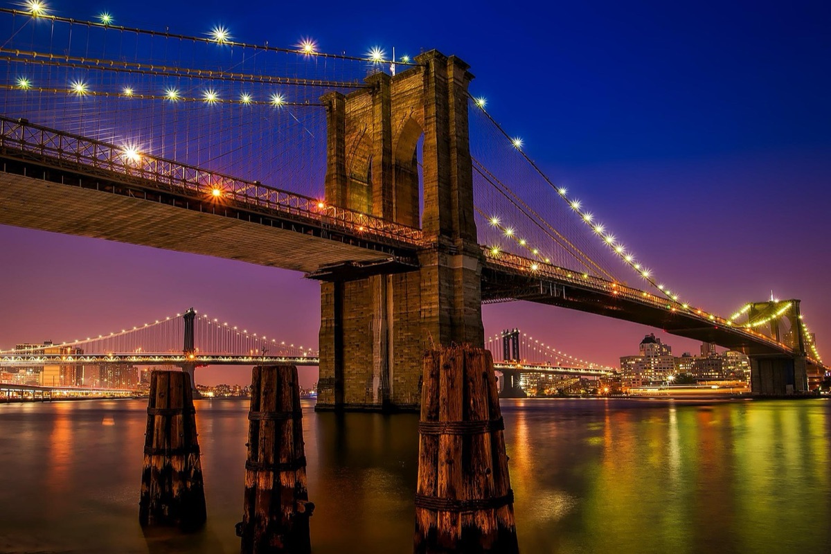 Nieuw-York: nachtscene van de skyline